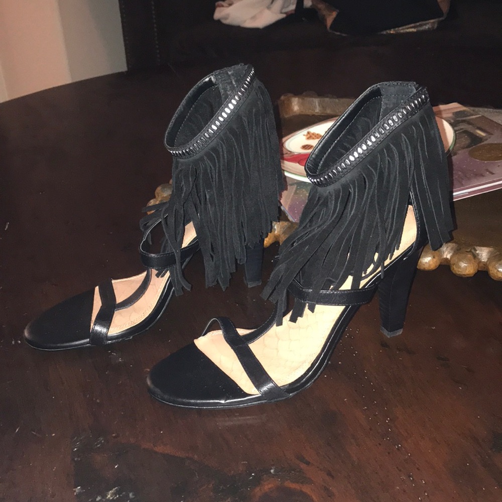 Gianni Bini fringe heel